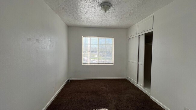 Building Photo - P008