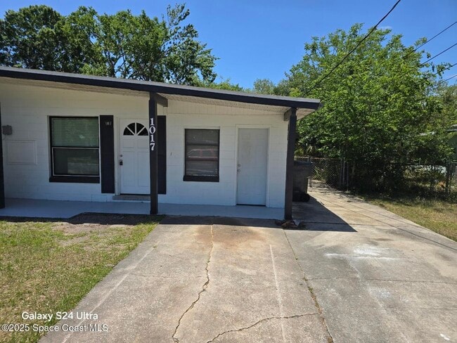 Primary Photo - 1017 English St