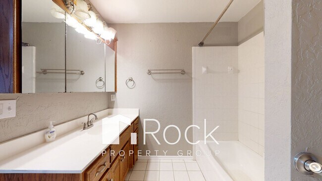 Building Photo - Need space? Take a look at this 4 Bedroom/4.5 Bathroom Home in SW Edmond! *HALF OFF 1st Month's R...