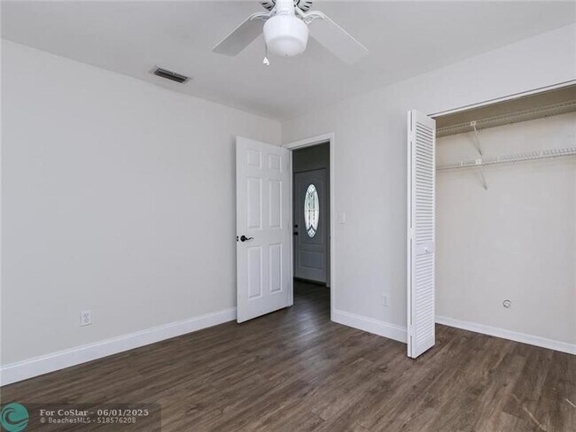 Building Photo - 9420 NW 31st Pl