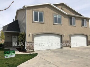 Building Photo - 2574 Robin Rd