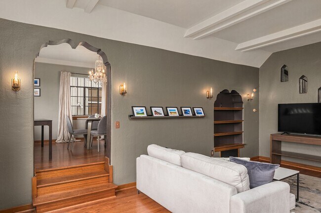 Building Photo - $2000 OFF 1 Months Rent with a Lease Start...