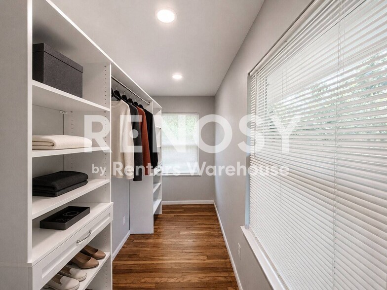 Building Photo - 6010 Ridgeway Dr