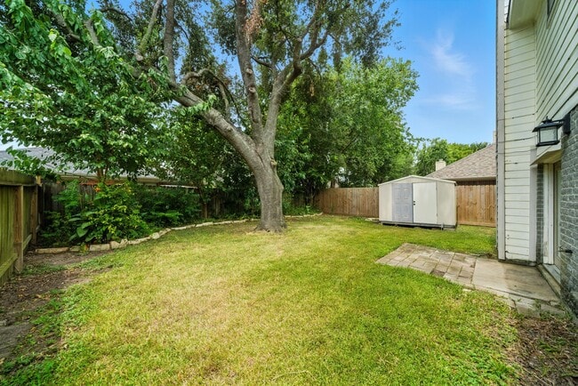 Building Photo - 5203 E Pagewick Dr