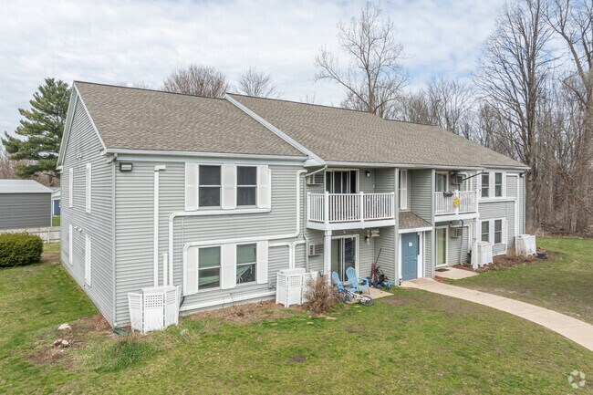 Building Photo - Red Flannel Acres