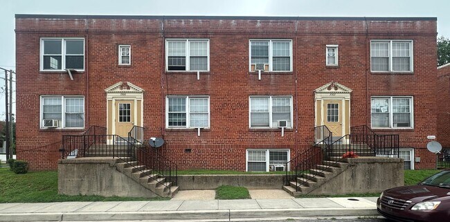 Primary Photo - 3300 East Capitol St NE