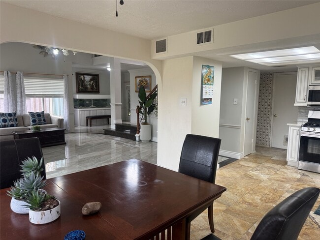 Building Photo - 15806 Oak Mountain Dr