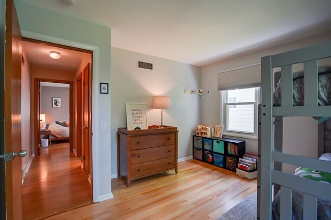Building Photo - Charming West Side Single Family Home with Mid Century Modern feel