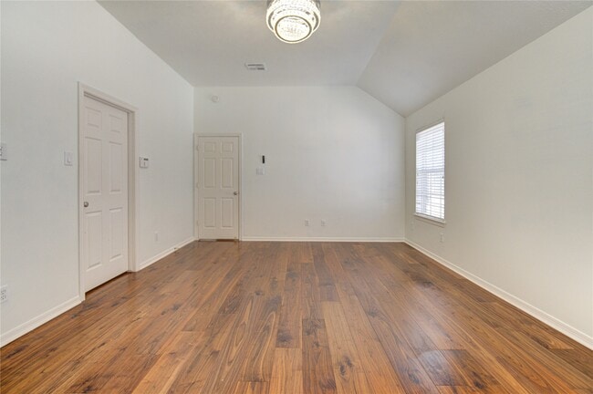 Building Photo - 1115 Enclave Square E