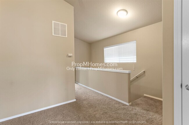 Building Photo - Cozy 3 Bedroom Home Close to Nike & Intel!