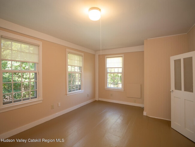 Building Photo - 2704 NY-9H