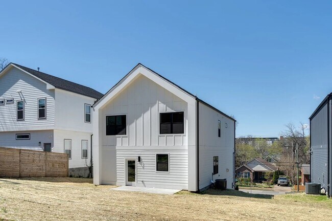 Building Photo - 911 Stockell St
