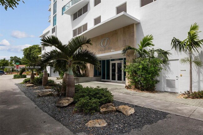 Building Photo - 1401 SW 22nd St