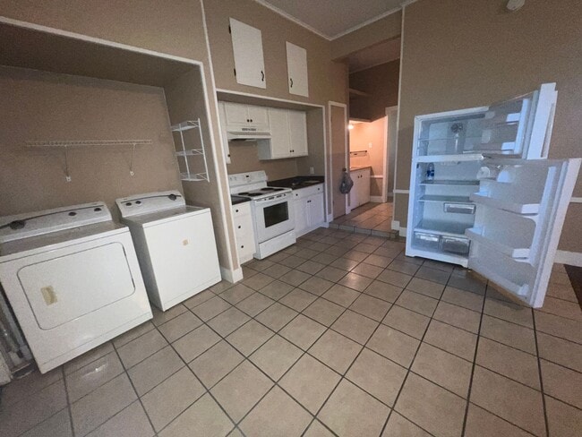 Building Photo - 202 Canal Ln