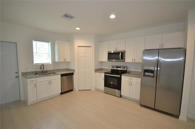Building Photo - 3305 Bassie Ct