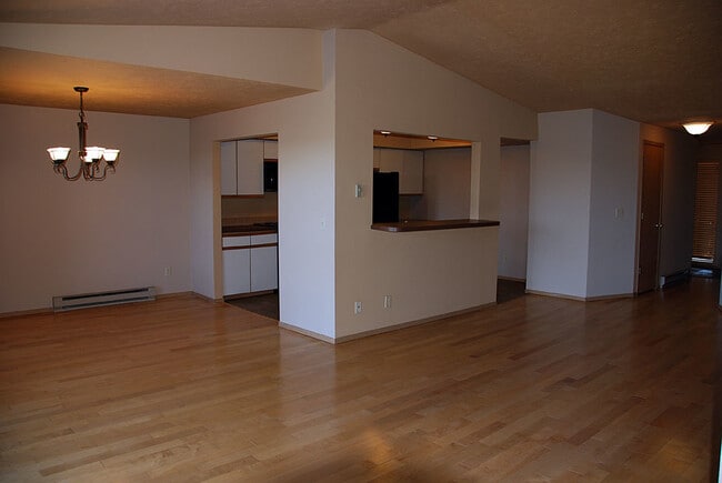 Building Photo - 168 S Coeur d'Alene St