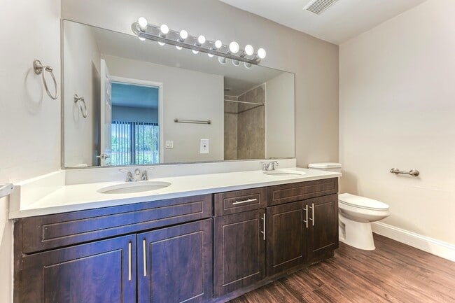 Building Photo - 660 Coventry St