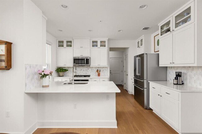Building Photo - 2509 Simond Ave