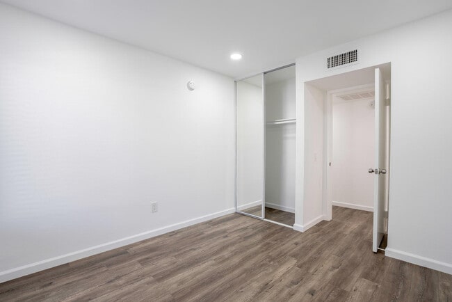 Building Photo - 18350 Hatteras St