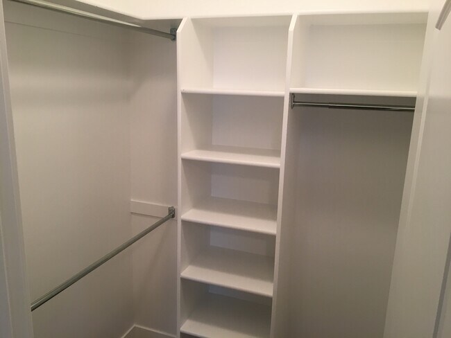 Building Photo - 3 Bed 2 Bath Condo with Garage
