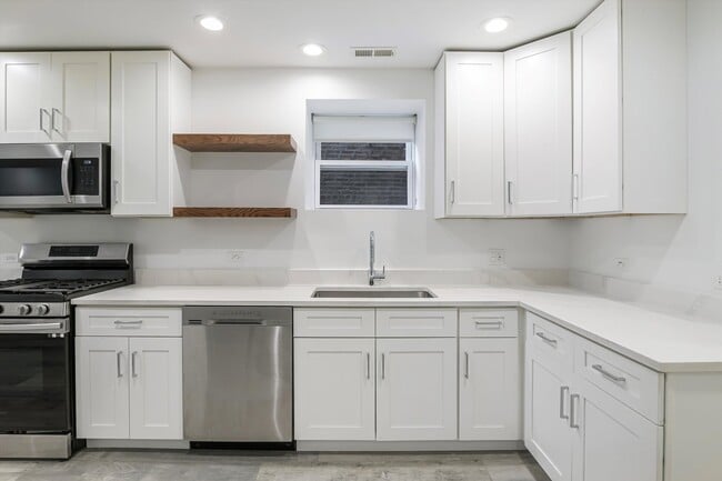 Building Photo - 2316 W Augusta Blvd