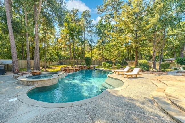 Building Photo - 2 Graylin Woods Pl