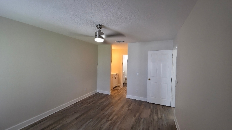 Building Photo - 161 Breezeway Ct