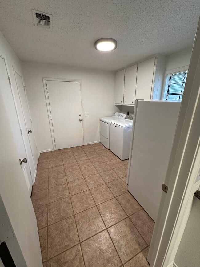 Building Photo - 1633 124th St