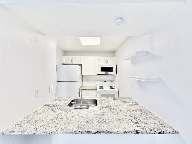 Building Photo - 1799 N Highland Ave