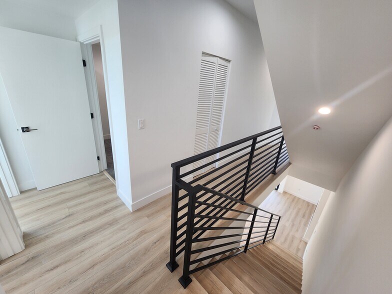 Building Photo - 6061 Fulton Ave