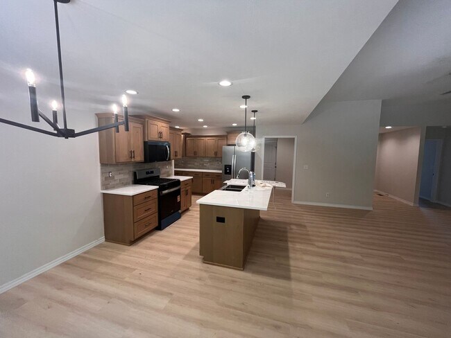 Building Photo - Beautiful, brand-new, 3-bedroom, 2-bath home in Nixa with a 3-car garage.