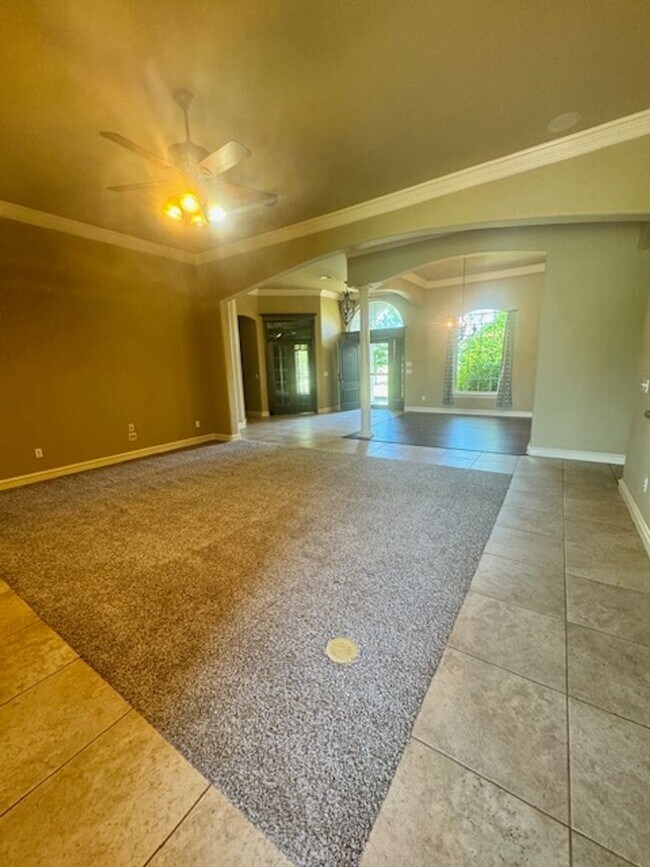 Building Photo - Large 3 bed, 2.5 bath with 30x30 shop