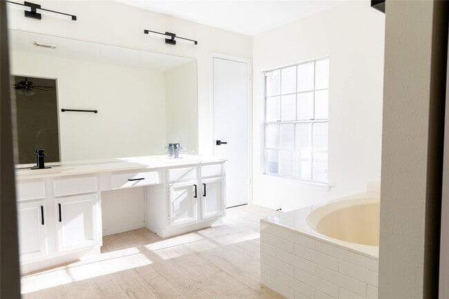 Building Photo - 22 Cottage Grove Pl