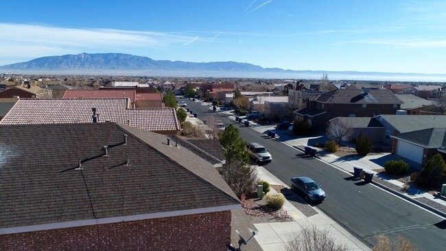 Building Photo - Great Single Story Home In Highly Desirabl...