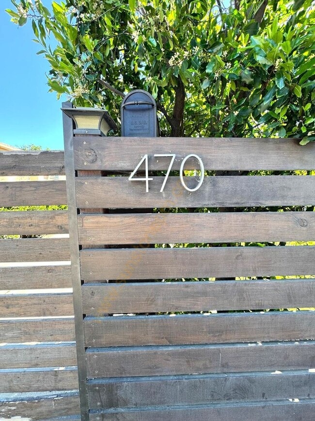 Building Photo - Beautifual Home