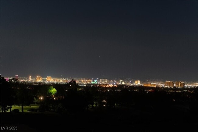 Building Photo - 2348 Rumriver St