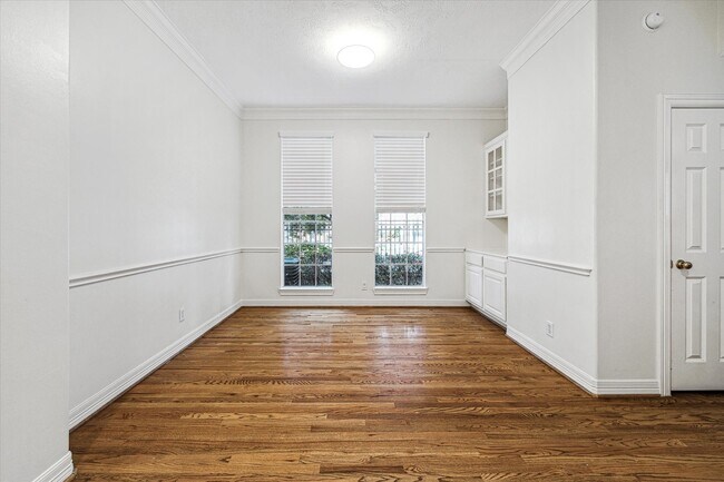 Building Photo - 2838 Briarhurst Park