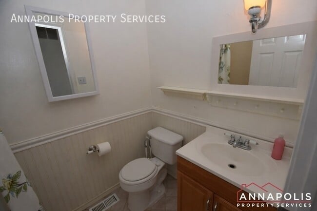 Building Photo - 2443 Vineyard Ln