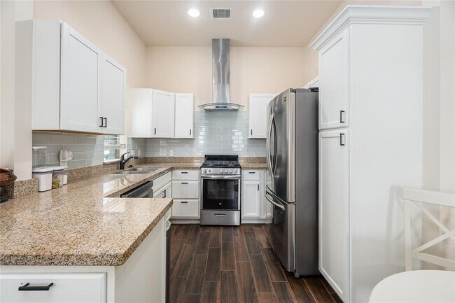 Building Photo - 1416 Bowen Dr
