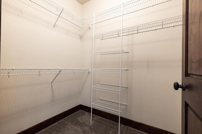 Building Photo - Unfurnished Condo in Black Rock Ridge