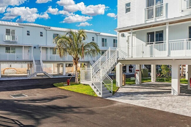 Building Photo - 10877 Overseas Hwy