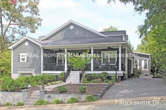 Building Photo - 7 Rockbrook Dr