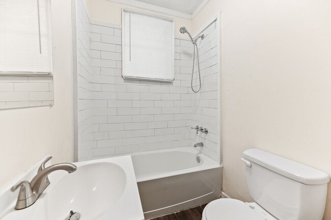 Building Photo - Charming Brick Bungalow in the Heart of North Charleston