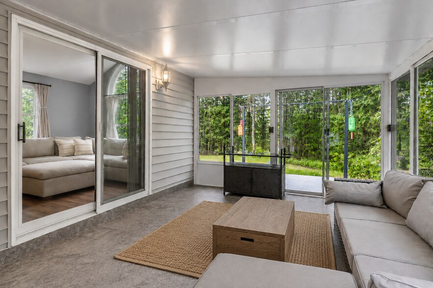 Sunporch - 11 Frost Brook Ln