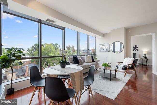 Building Photo - 2001 15th St N