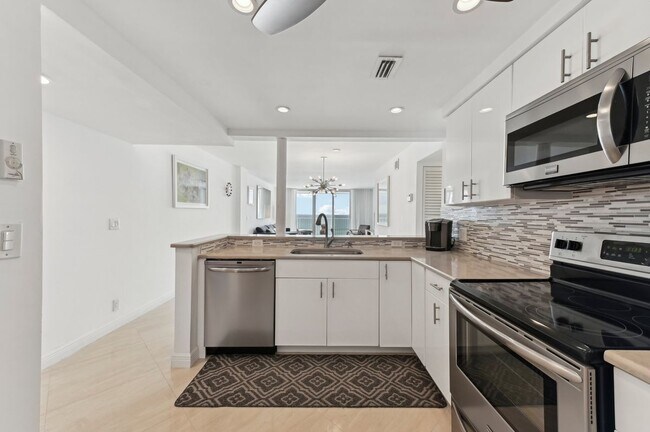 Building Photo - 3580 S Ocean Blvd