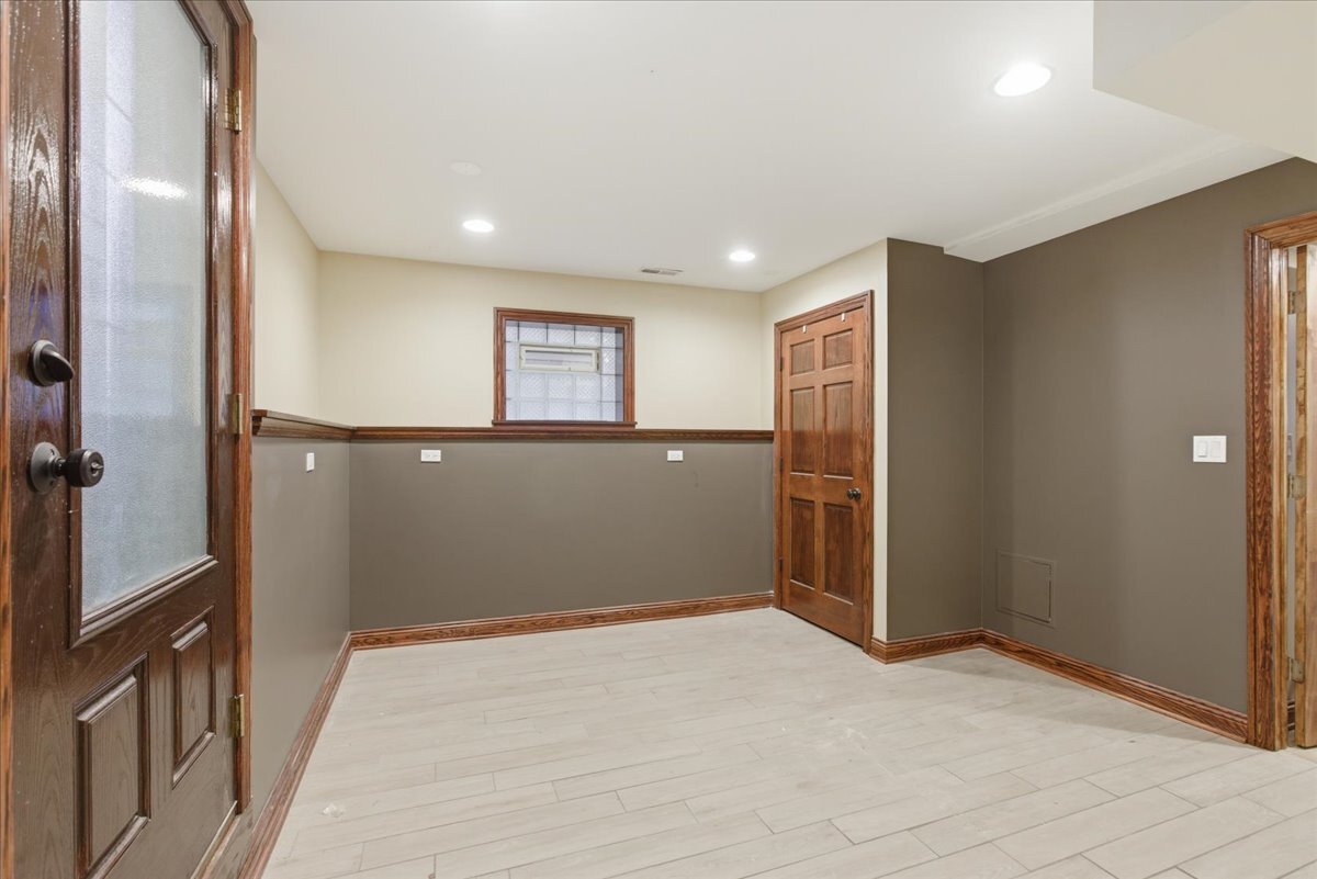 Building Photo - 5218 N Lieb Ave