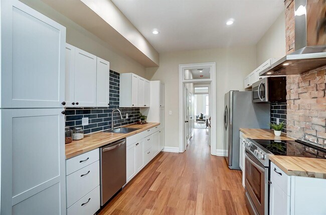 Building Photo - 1106 Dayton St