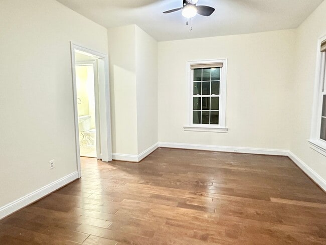 Building Photo - Detached 4 bed 3 bath. Pets Welcome!