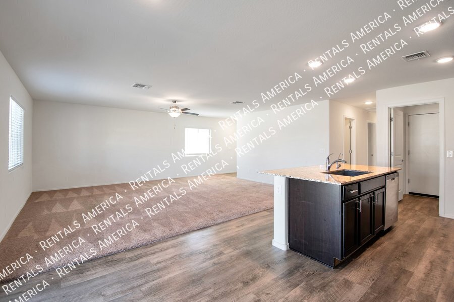 Building Photo - 1560 E Demain Dr